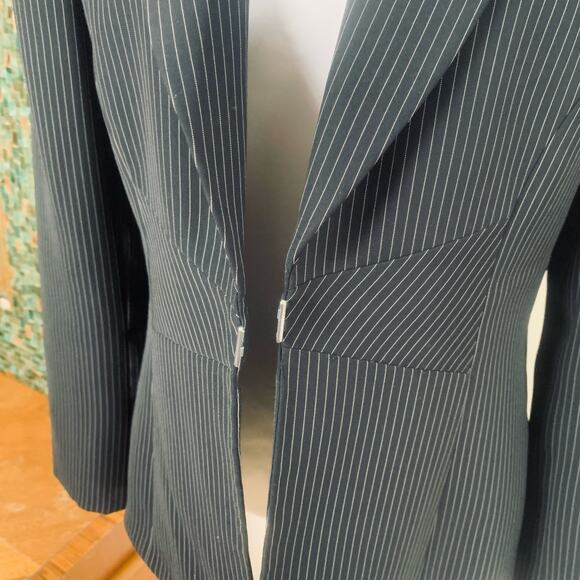 Tahari ASL Size 8 Flower Brooch Pinstripe Blazer Jacket Black White Career - Picture 11 of 15
